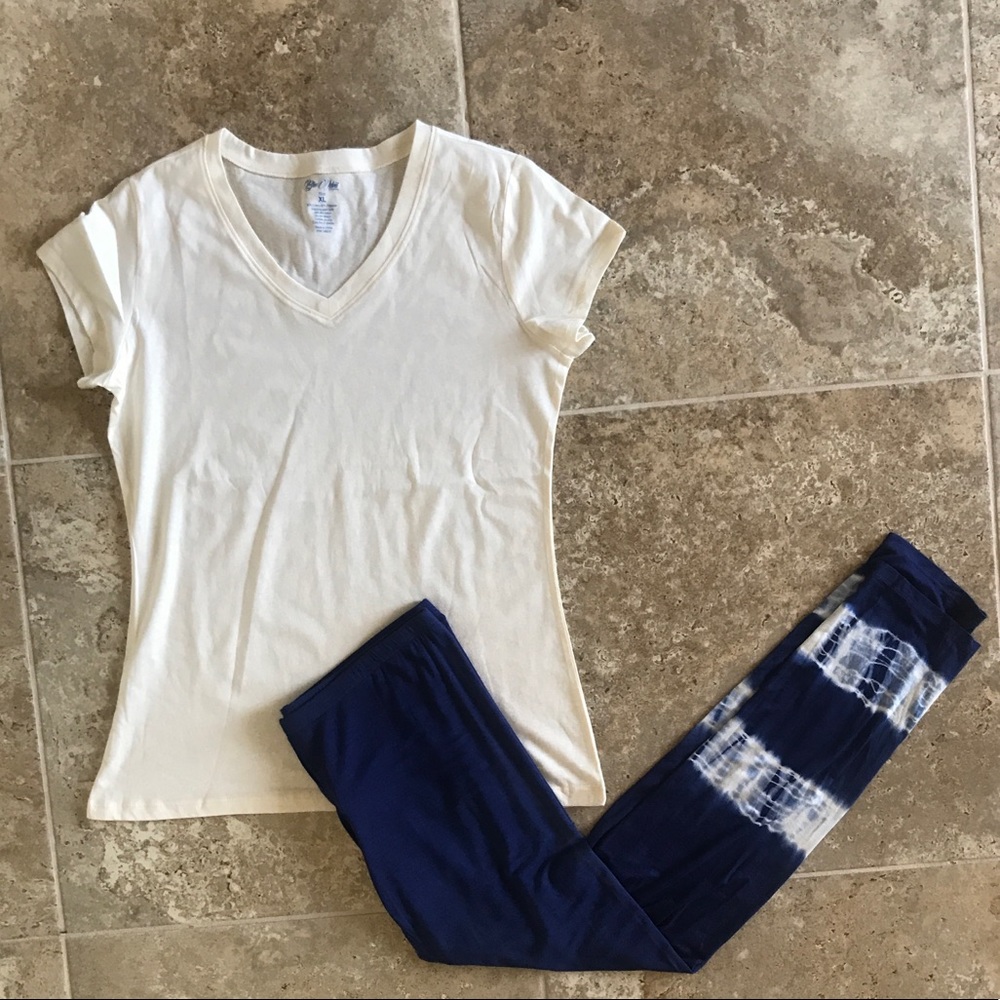 ✨2 left✨ Plus Size Basic V-Neck Tee - Picture 7 of 7